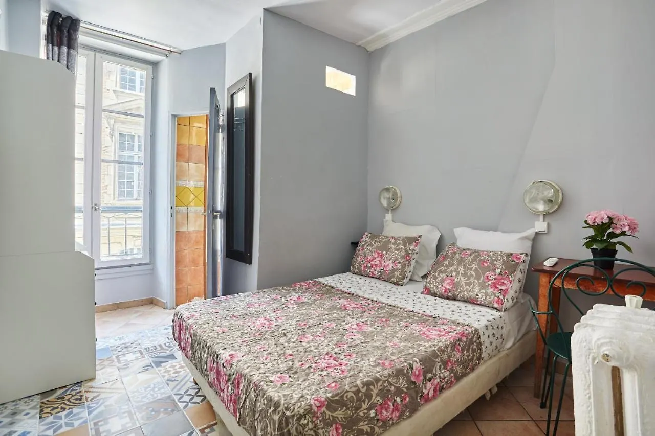 Le Petit Borda Hotel *