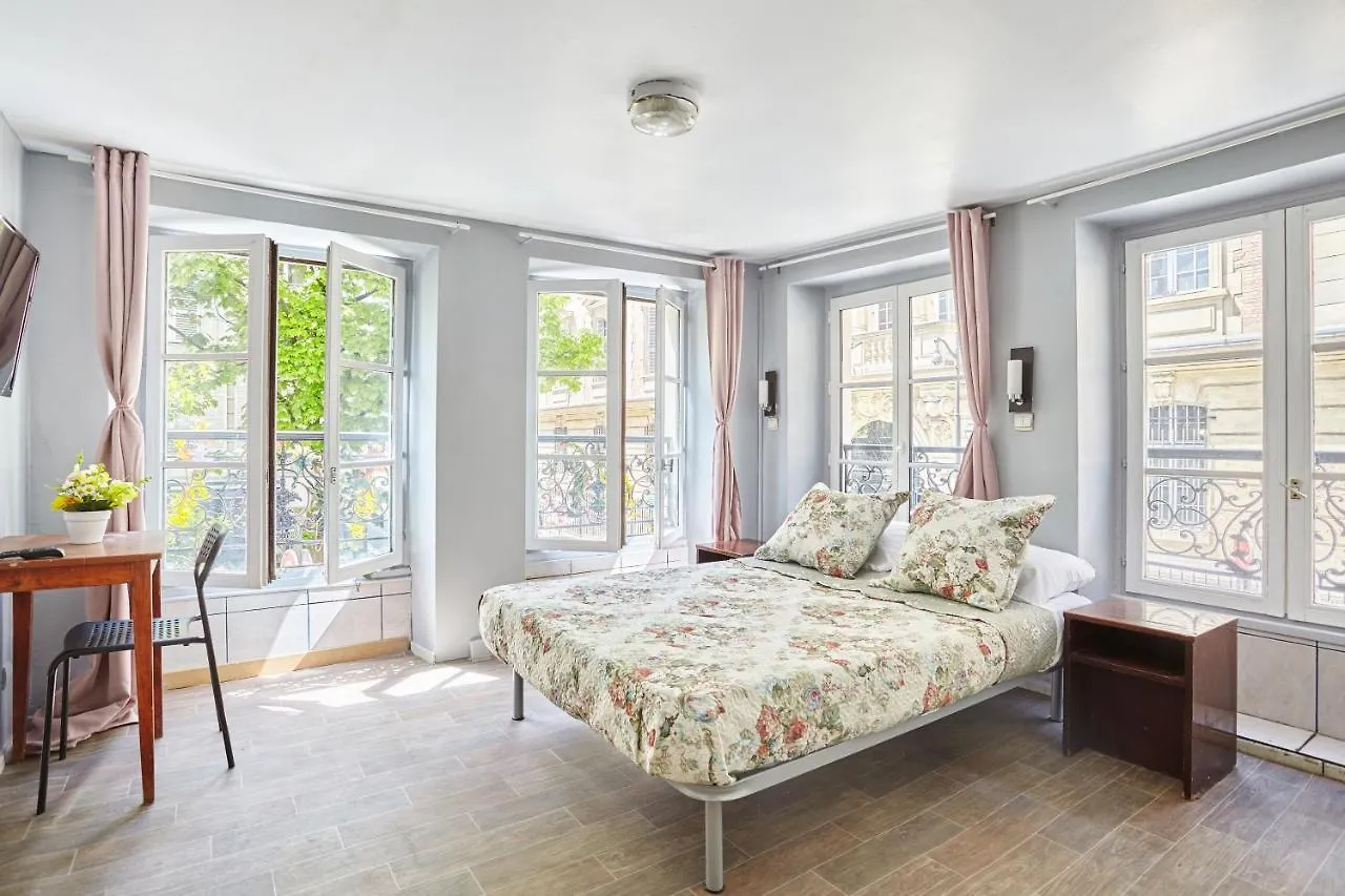Hotel Le Petit Borda Paris